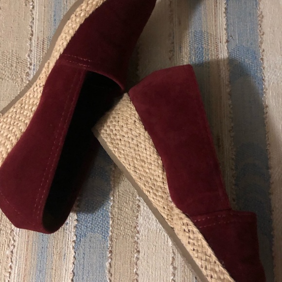 Wine Suede Slip On Wedges Size 7 - Picture 2 of 4